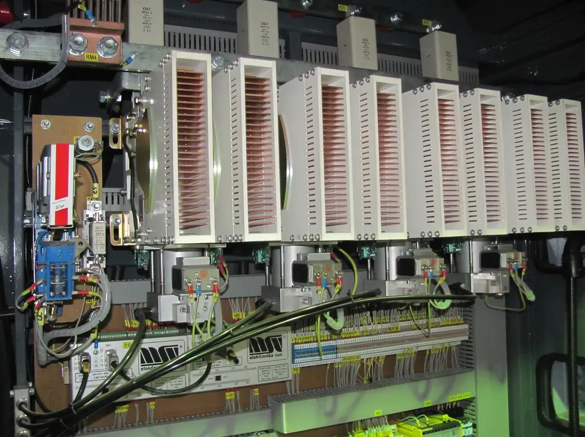 Locomotive electrical cabinet and wiring